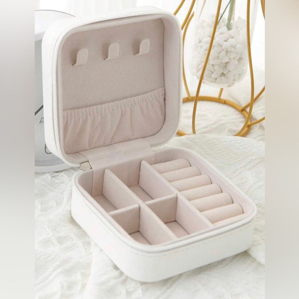 Small Jewelry Box carrying case for travel